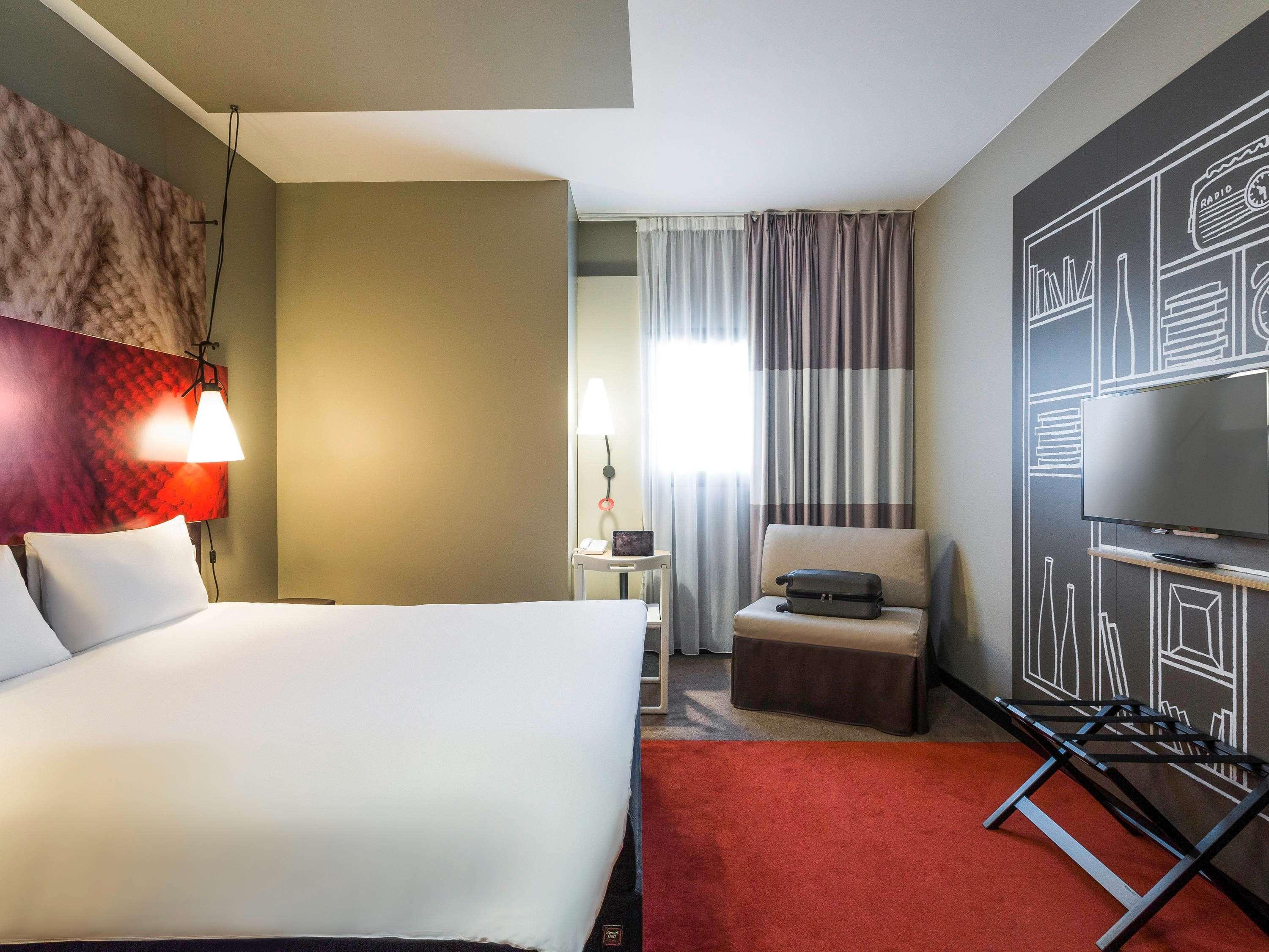 Ibis Bordeaux Centre - Gare Saint-Jean Hotel Екстериор снимка