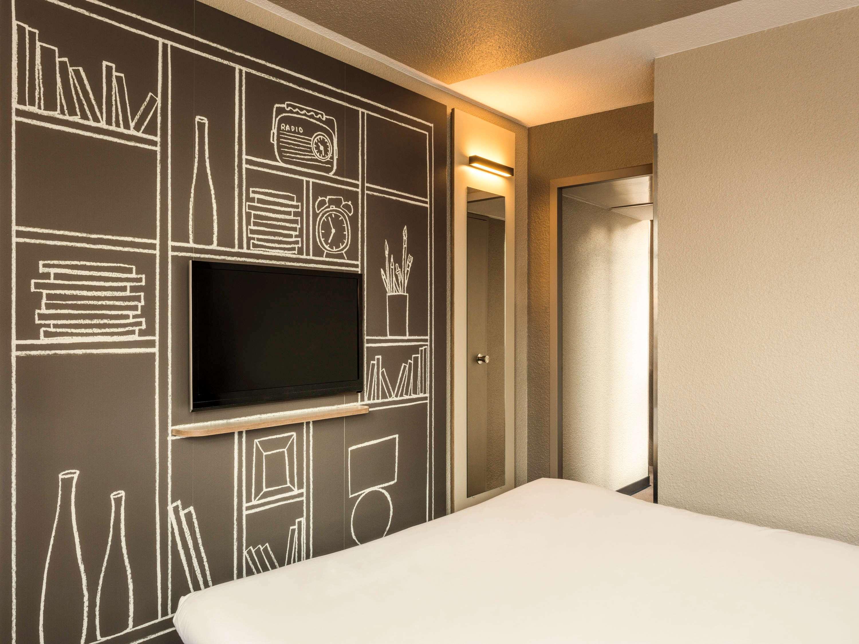 Ibis Bordeaux Centre - Gare Saint-Jean Hotel Екстериор снимка