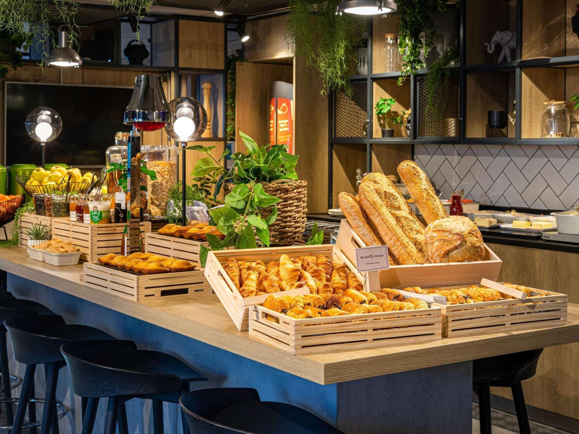 Ibis Bordeaux Centre - Gare Saint-Jean Hotel Екстериор снимка